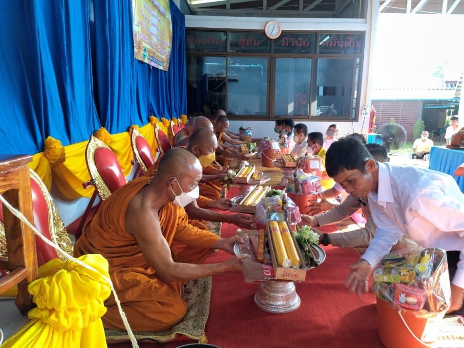 เมื่อวันที่ ๑๔ กรกฎาคม ๒๕๖๕ ที่ผ่านมา นายบุญธรรม เจริญรส นายกองค์การบริหารส่วนตำบลหนองบัว ร่วมจัดกิจกรรมตามโครงการการจัดงานวันสำคัญทางศาสนา (สืบสานประเพณีวันเข้าพรรษา) ประจำปีงบประมาณ พ.ศ.๒๕๖๕