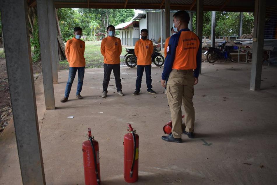 องค์การบริหารส่วนตำบลหนองบัว จัดกิจกรรมให้ความรู้ และซ้อมการระงับอัคคี ให้กับพนักงานส่วนตำบลหนนองบัว (20 ภาพ)