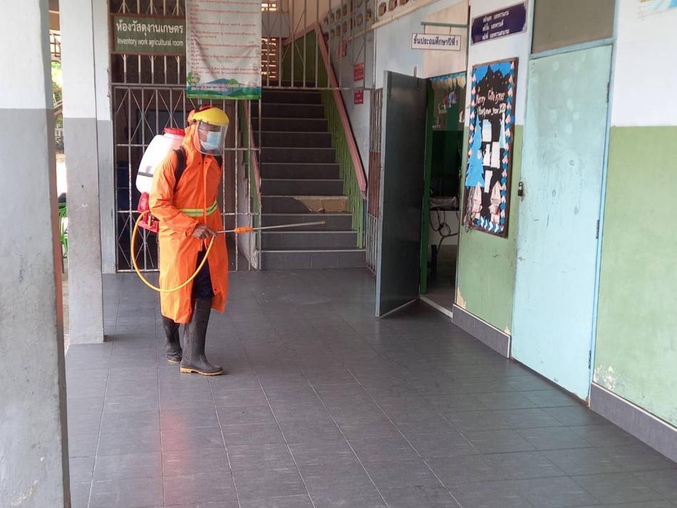 เมื่อวันศุกร์ที่ ๔ มีนาคม ๒๕๖๕  องค์การบริหารส่วนตำบลหนองบัว ได้ดำเนินกิจกรรมควบคุมและป้องกันการแพร่ระบาดของโรคติดเชื้อไวรัสโคโรนา 2019 (covid-19)  โดยออกให้บริการ ทำความสะอาดและพ่นยาฆ่าเชื้อ บริเวณสถานที่เสี่ยงต่อการแพร่ระบาดของโรค