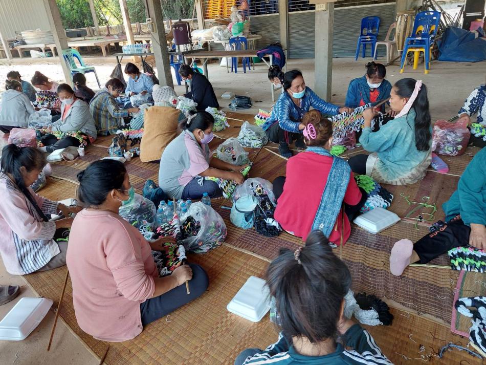 เมื่อวันที่ ๒๓ ธันวาคม ๒๕๖๕ องค์การบริหารส่วนตำบลหนองบัว ได้ดำเนินการจัดกิจกรรมตามโครงการฝึกอบรมการประกอบอาชีพ (สานเปลญวน) ประจำปีงบประมาณ พ.ศ.๒๕๖๖ 